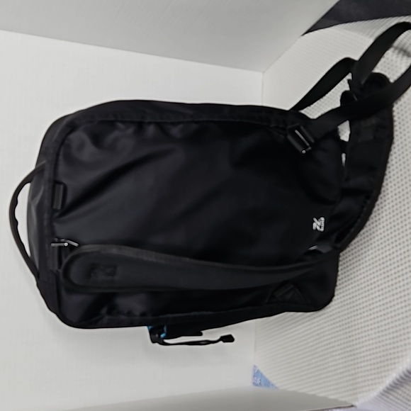THE BOLD CO.-QUIVER 13L ESSENTIAL SPORT BAG IN BLACK - Picture 2 of 10